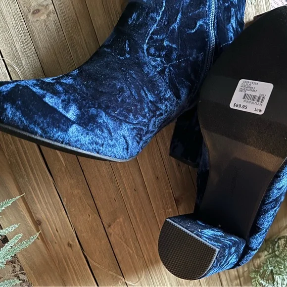 NIB Lane Bryant Velvet Blue Booties - Picture 3 of 5